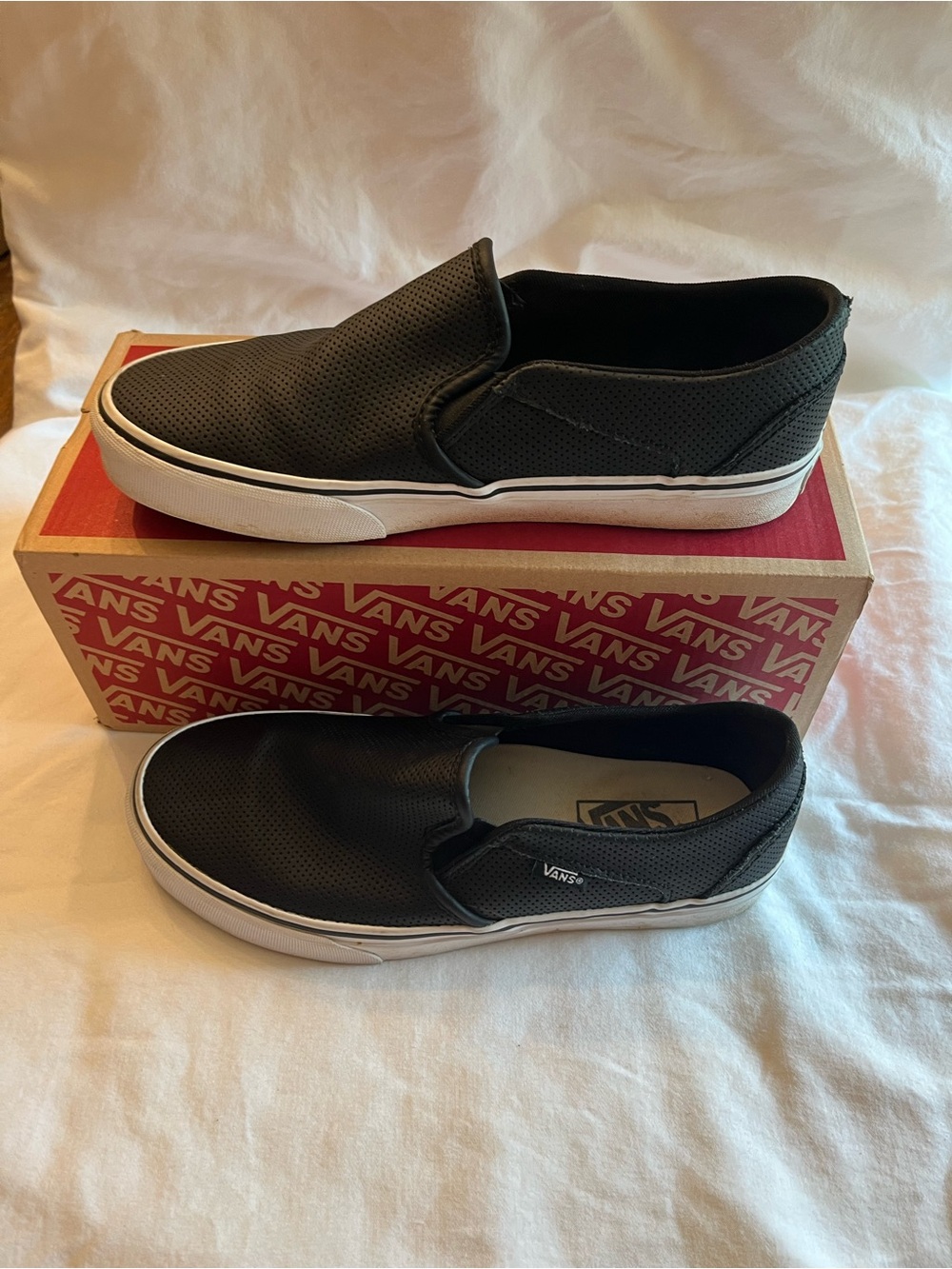Vans women’s classic Slip-On Sneakers (Asher) - Black, Size 8